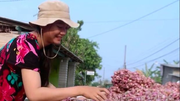 Jelsi Natosa (25) yang memilih menjadikan petani sebagai mata pencaharian utama sejak 2022.