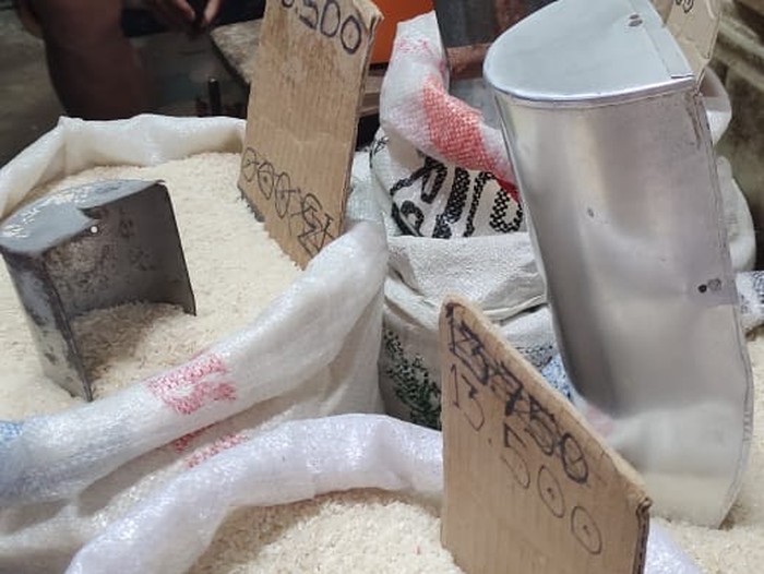 Satgas menemukan beras Bulog dijual dengan karung lain di Medan