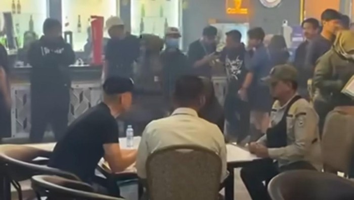 Satpol PP Parepare, Sulsel menertibkan THM yang tidak berizin.