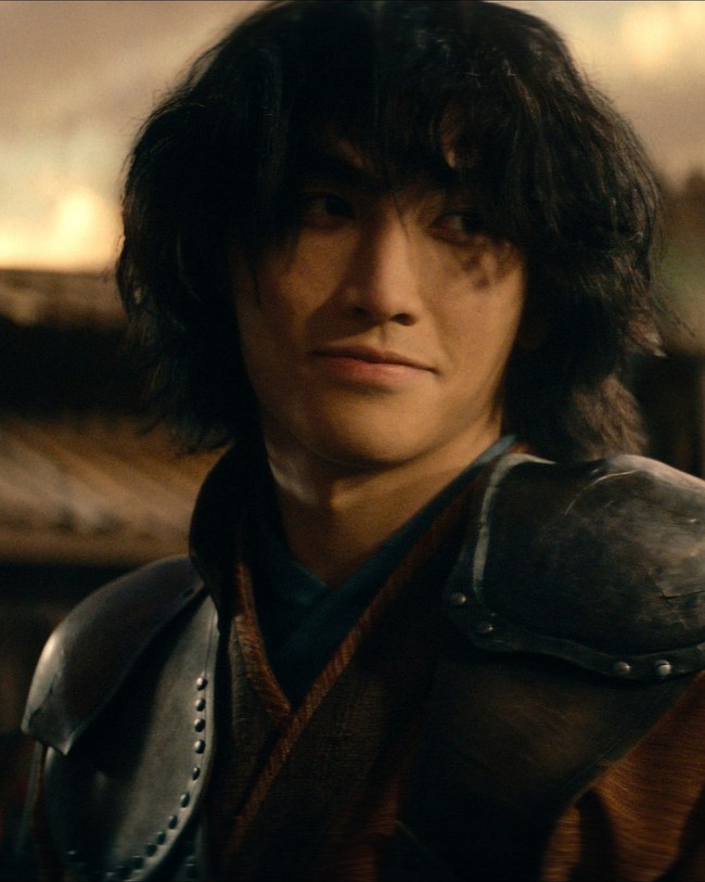 Karakter Jet digambarkan sebagai pemimpin kelompok pemberontak yang melawan Negara Api. Pembawaannya tengil, rebel, tapi berani dan jagi strategi. Jet diperankan oleh aktor muda bernama Sebastian Amoruso. Foto: Instagram/@sebastianamoruso