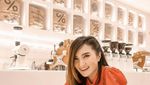 Serunya Kiki Amalia Kulineran dan Jajan Es Krim Durian Bareng Suami