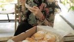 Serunya Kiki Amalia Kulineran dan Jajan Es Krim Durian Bareng Suami