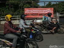 Spanduk Dukungan Hak Angket DPR Bertebaran di Jakarta