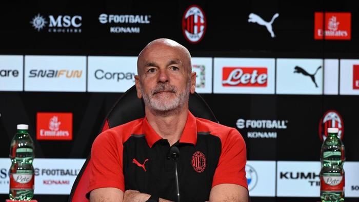 CAIRATE, ITALY - FEBRUARY 29: Head coach AC Milan Stefano Pioli speaks with the media during a press conference at Milanello on February 29, 2024 in Cairate, Italy. (Photo by Claudio Villa/AC Milan via Getty Images)