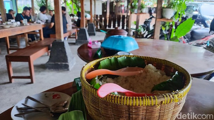 Suasana di angkringan milik Ririn di Wonosari, Gunungkidul