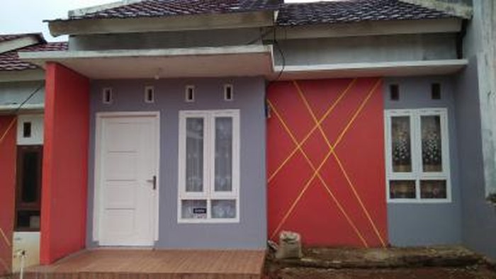 Tampilan depan rumah di Sukadanaham Residence