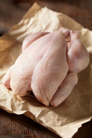 Tak Pernah Cuci Daging Ayam Sebelum Dimasak, Wanita Ini Disorot