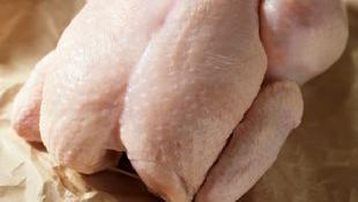 Tak Pernah Cuci Daging Ayam Sebelum Dimasak, Wanita Ini Disorot