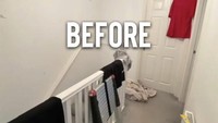 Menggantung baju sembarangan apalagi di lorong dekat tangga bukan tempat yang tepat. Rumah jadi terlihat berantakan dan berbahaya jika tersandung saat hendak menuruni tangga.