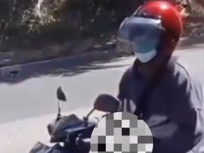 Tangkapan layar pria memamerkan kelamin di jalanan Batam