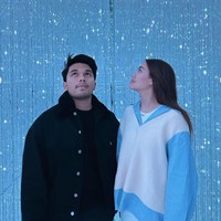 Setelah go publik beberapa waktu lalu, hubungan Aaliyah Massaid dan Thariq Halilintar memang kerap menjadi sorotan. Kini keduanya tampak sudah tak malu-malu lagi membagikan momen kebersamaan mereka. Foto: Instagram/@thariqhalilintar/@aaliyah.massaid