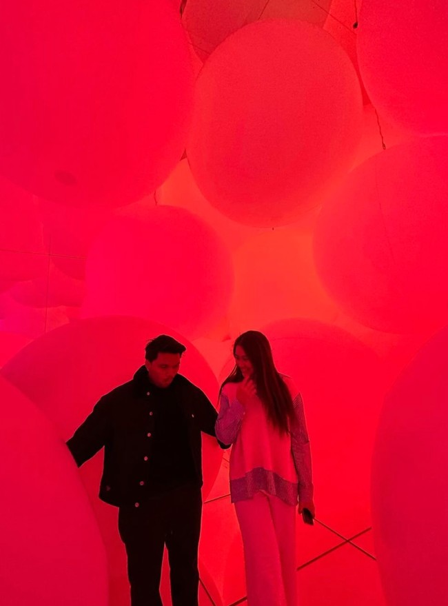 Seperti layaknya pasangan yang sedang kasmaran, Aaliyah dan Thariq pun kerap memamerkan momen kebersamaan mereka. Tak sedikit netizen yang mengaku turut senang melihat kebersamaan keduanya. Foto: Instagram/@thariqhalilintar/@aaliyah.massaid