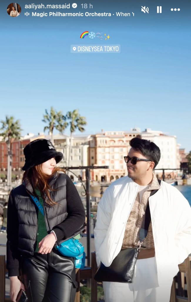 Walaupun masih terlihat sedikit malu-malu saat berpose bersama, namun keduanya sukses bikin gemas. Diketahui sebelum berpacaran dengan Aaliyah, Thariq sendiri sempat menjalin kasih dengan Fuji. Hal itu yang kemudian membuat beberapa netizen kerap membanding-bandingkan Aaliyah dengan Fuji. Foto: Instagram/@thariqhalilintar/@aaliyah.massaid