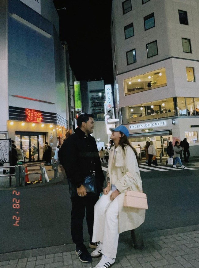 Aaliyah Massaid dan Thariq Halilintar diketahui saat ini sedang berlibur bersama ke Jepang. Tak hanya berdua kepergian itu juga bersama dengan beberapa sahabatnya. Melalui akun Instagram, Thariq dan Aaliyah membagikan foto-foto kebersamaan mereka selama di sana. Foto: Instagram/@thariqhalilintar/@aaliyah.massaid
