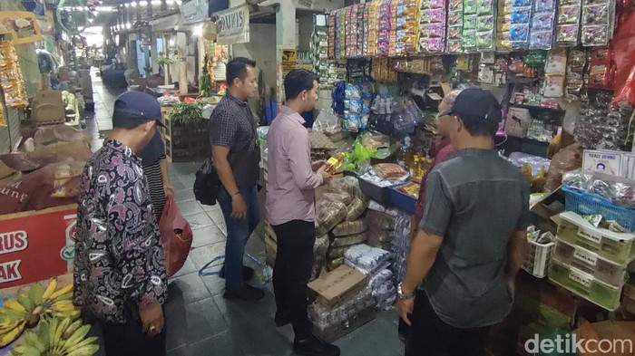 Tim Satgas Pangan Gresik melakukan sidak di Pasar Baru.