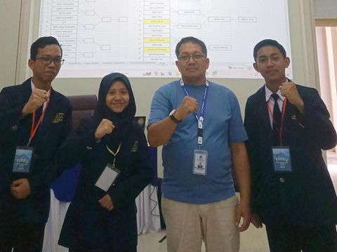Tim SMA Unggulan CT Arsa Foundation Sukoharjo raih juara pertama di Lomba Cerdas Cermat Festival Pers 2024, Rabu (21/2/2024).