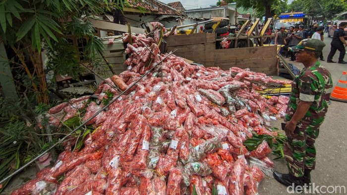 Truk muatan jajan terguling di Jalur Ponorogo-Wonogiri
