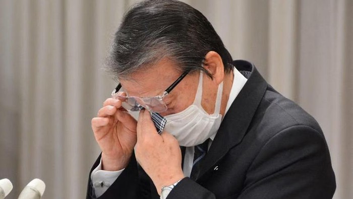 Mayor Hideo Kojima wiping away tears as he speaks at a press conference in the town of Ginan, Gifu prefecture, on Feb 28. PHOTO: AFP
