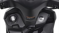 Sayangnya, secara fitur, Yamaha Jog 125 kurang spesial. Karuan saja, motor itu masih mengandalkan panel instrumen yang belum digital, pencahayaan yang belum LED dan tanpa soket USB. Khusus untuk soket, perusahaan menawarkan opsi untuk menambahkannya secara terpisah. Foto: Doc. Yamaha Japan.