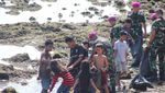 Aksi Bersih Pantai Jaga Kelestarian Laut