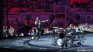 Wah, pokoknya malam ini keren banget Calum Scott! Foto: Rifkianto Nugroho/ detikcom