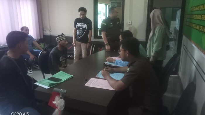Andi alias Black, pelaku pembunuhan ayah dan anak di Maros diserahkan ke pihak Kejari Maros.