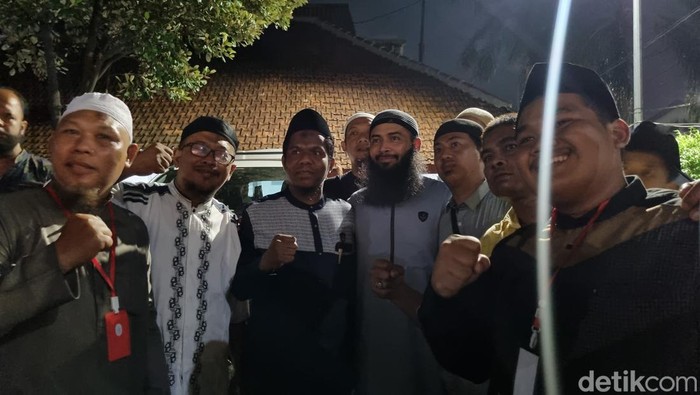 ansor tolak riza basalamah di surabaya