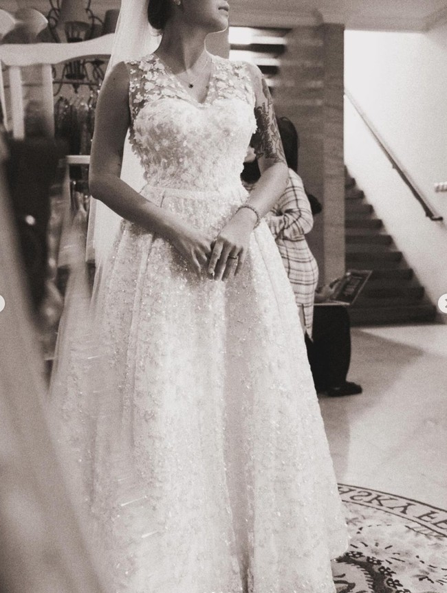 “Counting down the days @askyfebrianti,” tulis selebgram tersebut dalam unggahannya. Sebelumnya Awkarin sendiri diketahui sempat gagal menikah usai dilamar oleh penyanyi Gangga. Sebelum sampai ke pelaminan keduanya sudah memutuskan untuk putus. Foto: Instagram/@narinkovilda