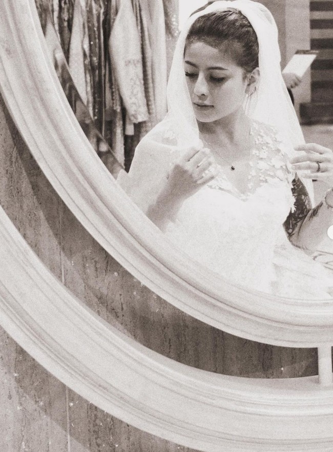 Saat ini Karin diketahui telah memiliki kekasih baru yang berparas bule. Sang kekasih yang bernama Abyakta Ernoult itu merupakan seorang pengusaha yang tinggal di Bali. Foto: Instagram/@narinkovilda