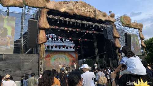 Bilal Indrajaya menggebrak hari kedua Joyland Festiva di Peninsula Island, Nusa Dua, Kuta Selatan, Bali, Sabtu (2/3/2024). (Foto: Siti Muamalah/detikBali)