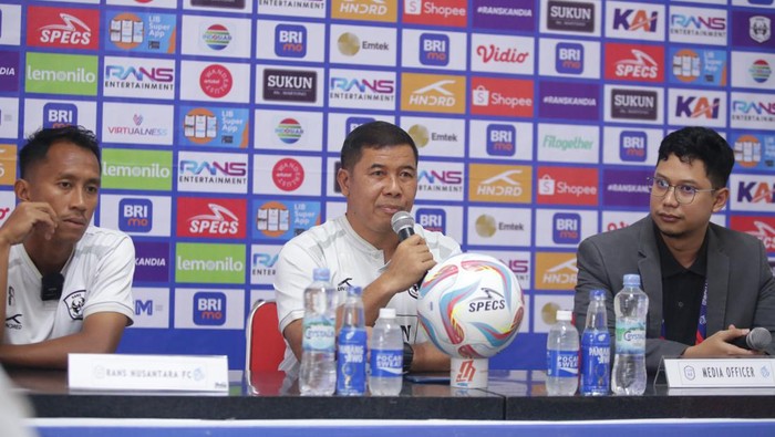 Caretaker RANS Nusantara FC Francis Wewengkang.