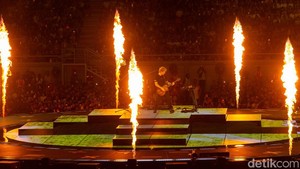 Konser tur ini digelar usai Ed Sheeran merilis album = (equals) di 2021 dan dua album - (substract) dan Autumn Variations tahun lalu. Foto: Rifkianto Nugroho/ detikcom