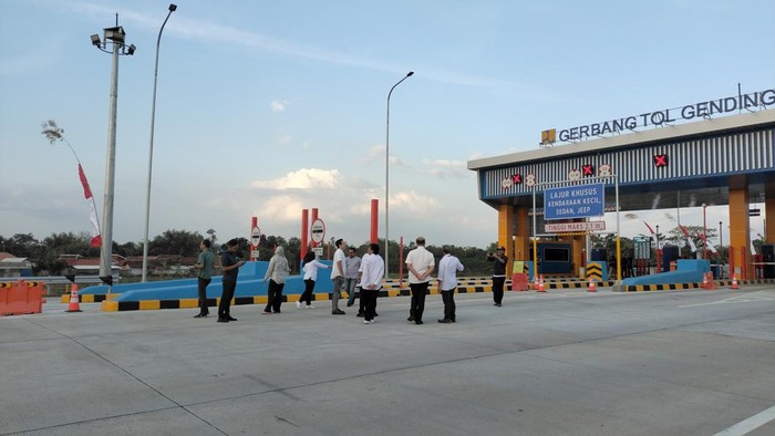 Gerbang Tol Paspro Seksi Gending-Probolinggo Timur.