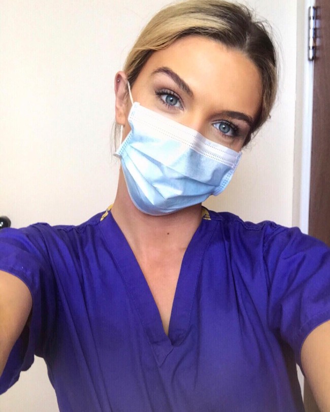 Sebelum jadi supir, ia juga pernah bekerja sebagai perawat ketika ikut Miss Universe. Foto: Instagram Grainne Gallanagh