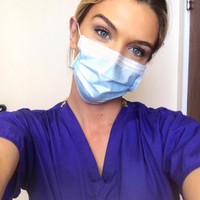 Sebelum jadi supir, ia juga pernah bekerja sebagai perawat ketika ikut Miss Universe. Foto: Instagram Grainne Gallanagh