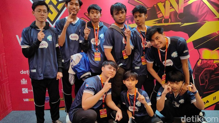 Point Rush FFWS ID 2024 Spring resmi berakhir. Pada hari kedua ini, Evos Divine berjaya karena memuncaki klasemen. Kendati demikian, headstart point untuk grand final masih dipimpin oleh RRQ Kazu.