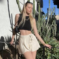 Hieke dan rekan model lainnya kerap hangout ke klub tertutup di Los Angeles. Klub yang didatanginya eksklusif yang mana hanya bisa masuk melalui undangan.  Foto: Dok. Instagram @hieke_konings