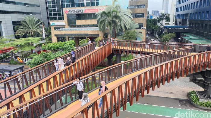 Lift JPO Unik Berbentuk Kapal Pinisi di Jalan Sudirman Rusak, Pemprov DKI Turun Tangan Perbaiki