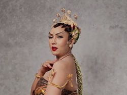 6 Potret Kalina Ocktaranny Jadi Bak Pengantin Jawa, Manglingi Berbaju Dodot