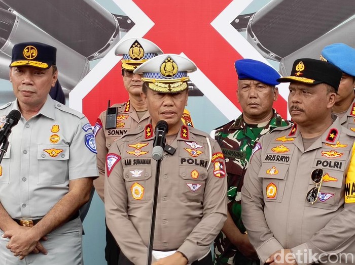 Kepala Korps Lalu Lintas (Kakorlantas) Polri, Irjen Aan Suhanan di Simpang Lima Kota Semarang, Sabtu (2/3/2024).