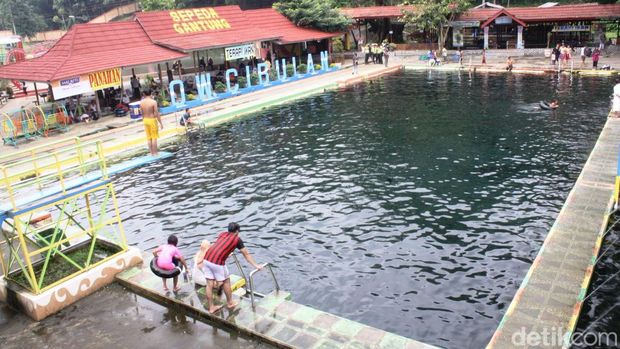 Kolam Renang Cibulan di Kuningan.