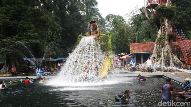 Kolam Renang Cibulan di Kuningan.