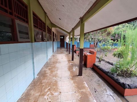 Kondisi terkini permukiman yang sempat terendam banjir akibat jebolnya tanggul Sungai Cimeneng di Desa Bantarsari, Kecamatan Bantarsari, Kabupaten Cilacap, Sabtu (2/3/2024).
