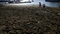 Beberapa lingkungan di Mexico City tidak memiliki air selama berminggu-minggu, perairan pribadi di Valle de Bravo pun muncul sebagai simbol ketidakadilan akses yang membuat marah banyak orang di komunitas yang bergantung pada pariwisata. Permasalahan ini terjadi ketika ketegangan seputar kelangkaan air meningkat di seluruh Meksiko, dan pengguna air besar seperti pabrik dan resor wisata kelas atas menjadi sorotan.