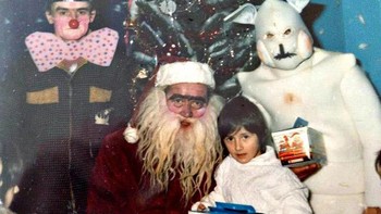 Foto bareng santa claus. Foto: sadanduseless