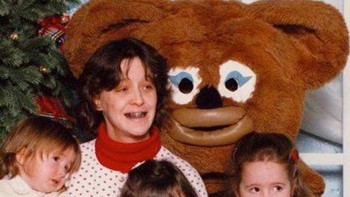 Badut beruang yang tidak menggemaskan. Foto: sadanduseless