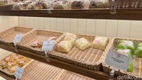 Mad Milk merupakan bakery bergaya Jepang yang awalnya memang terkenal dengan roti milkbunnya. Salah satu cabangnya bisa ditemui di Grand Indonesia. Foto: Detikcom / Atiqa Rana