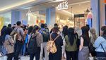 Antre Panjang! Begini Suasana di Gerai Cold Milk Bun Viral di GI