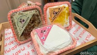 Di sini ada 3 varian menu Cold Milk Bun yaitu Milk, Pistachio, dan Mango Coconut. Ketiganya dikemas dalam box kecil dan harganya dibanderol Rp 70.000/box. Foto: Detikcom / Atiqa Rana