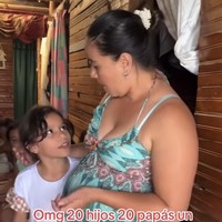 Dilaporkan bahwa hampir semua anaknya memiliki ayah yang berbeda. Ketika ditanya mengenai keberadaan ayah mereka, ia hanya mengatakan jika mereka tidak bertanggung jawab.  Foto: TikTok @gegita_flores503